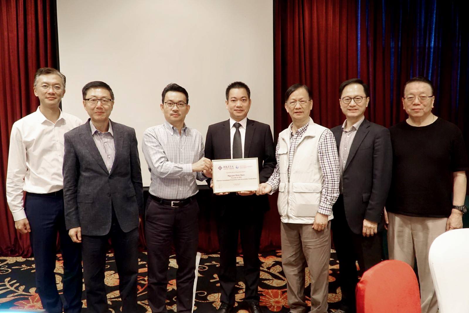 Tiếp đoàn 30 doanh nghiệp điện tử Hồng Công thăm và khảo sát cơ hội đầu tư tại Việt Nam