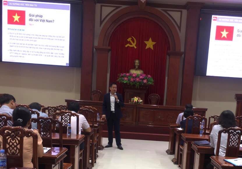 Tham gia thuyết trình tại Lớp bồi dưỡng kỹ năng xúc tiến đầu tư tỉnh Tiền Giang