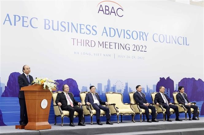 Vietnam opens arms to investors from APEC economies: President