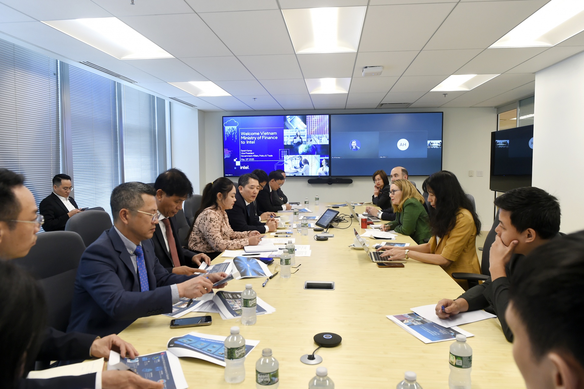 Vietnam, Intel deepen strategic ties in AI and semiconductor sectors