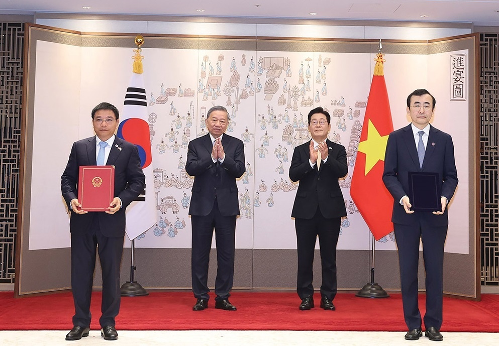 Tech tie-ups advance with South Koreans
