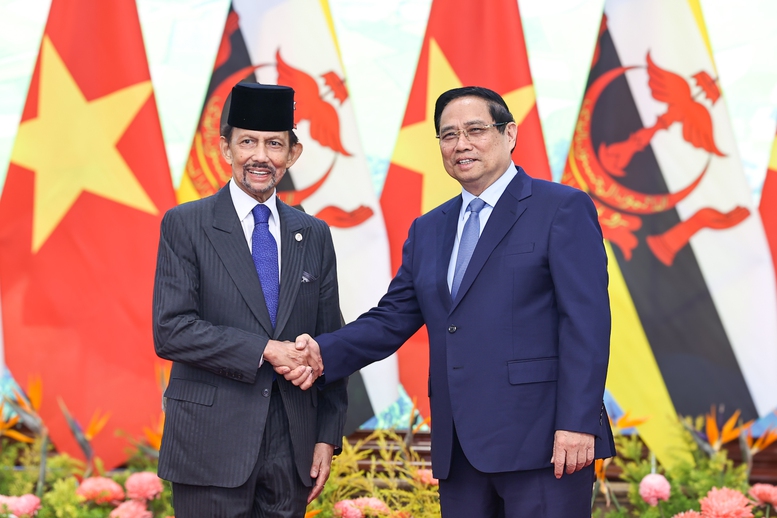 Prime Minister Pham Minh Chinh meets with Sultan of Brunei Haji Hassanal Bolkiah