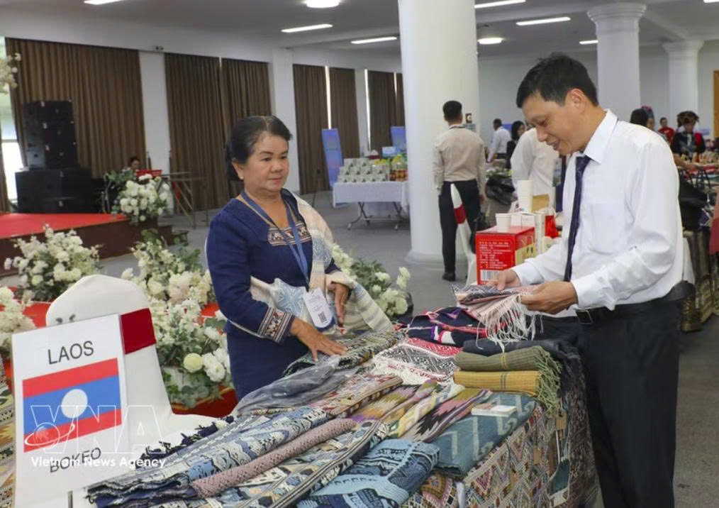 Vietnam, Laos seek to expand room for trade, investment cooperation