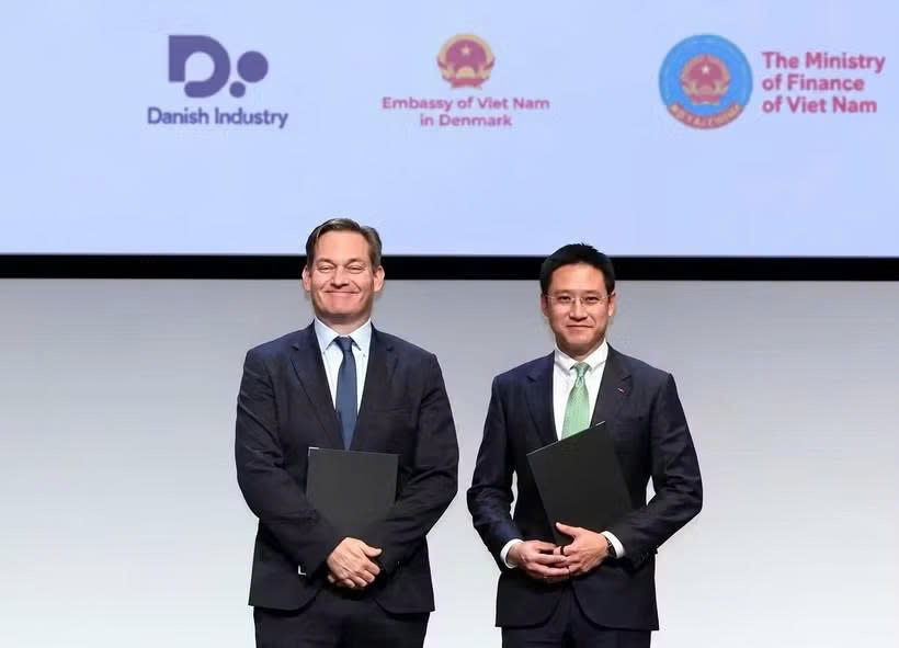 VinaCapital, A.P. Moller Capital sign MoU to target Vietnam logistics