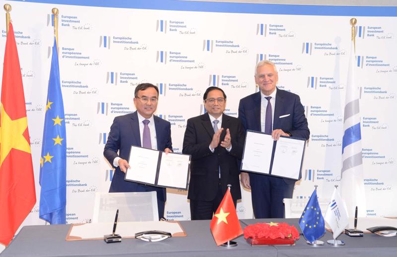 EVN và EIB ký kết biên bản ghi nhớ hợp tác trong lĩnh vực điện năng