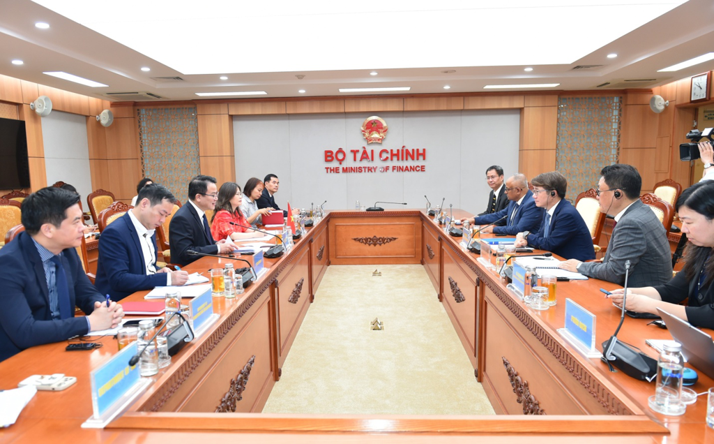 Việt Nam và ADB tăng cường hợp tác phát triển các dự án quy mô lớn